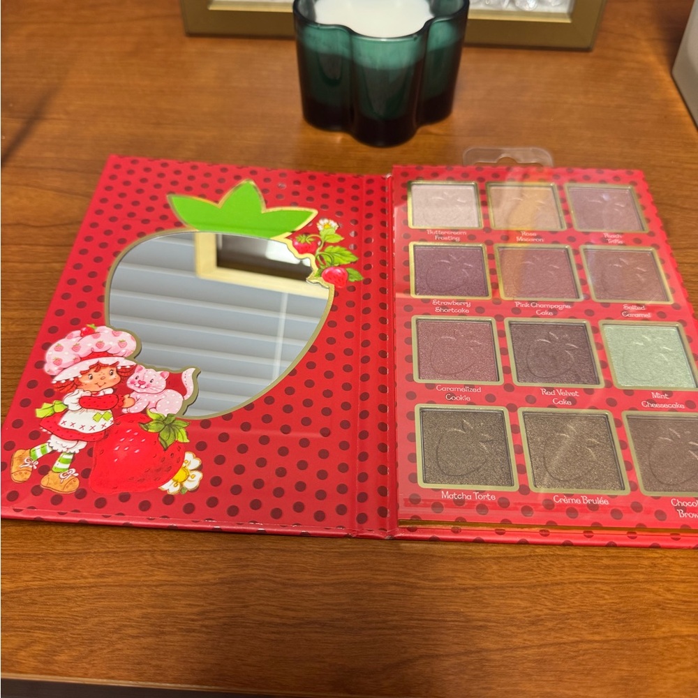 Strawberry Shortcake Eyeshadow Palette - Picture 6 of 6